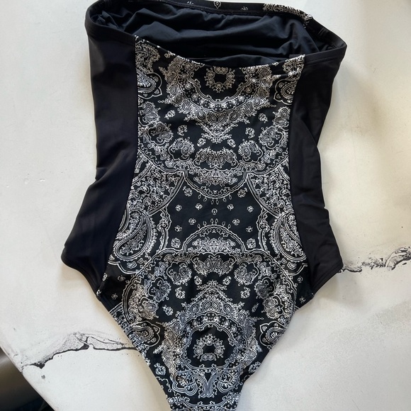 DKNY Bandeau swimsuit - Picture 2 of 6